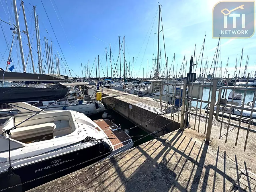 Immagine 7 di Box auto in vendita  in Lungomare Duca Degli Abruzzi 84 a Roma