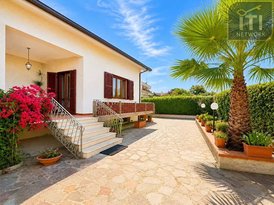 Immagine 4 di Villa in vendita  in via tanaro 91 a Ardea