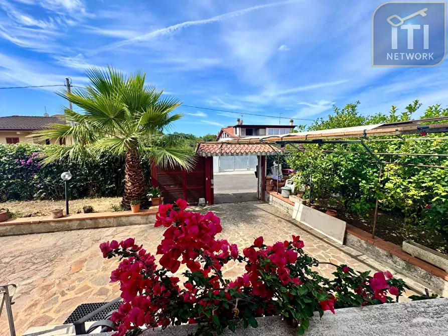 Immagine 6 di Villa in vendita  in via tanaro 91 a Ardea