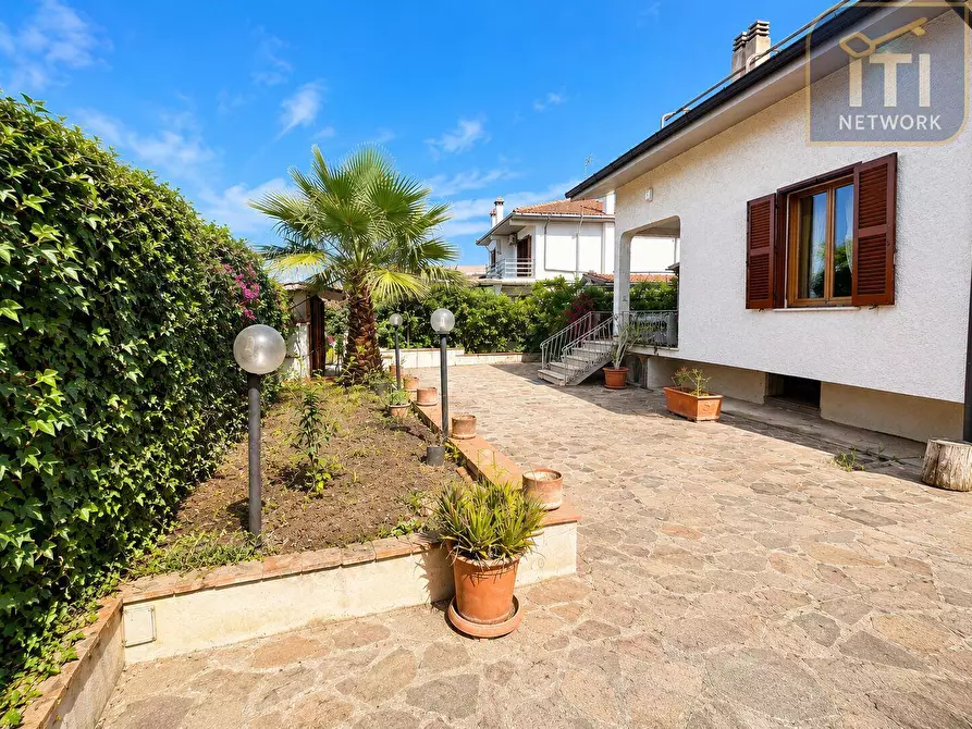 Immagine 7 di Villa in vendita  in via tanaro 91 a Ardea