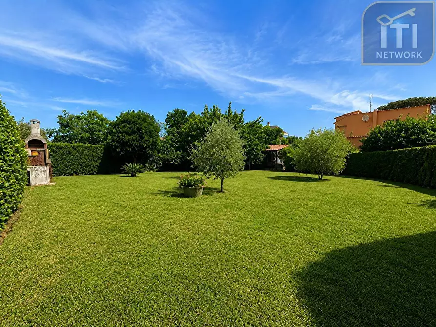 Immagine 11 di Villa in vendita  in via tanaro 91 a Ardea