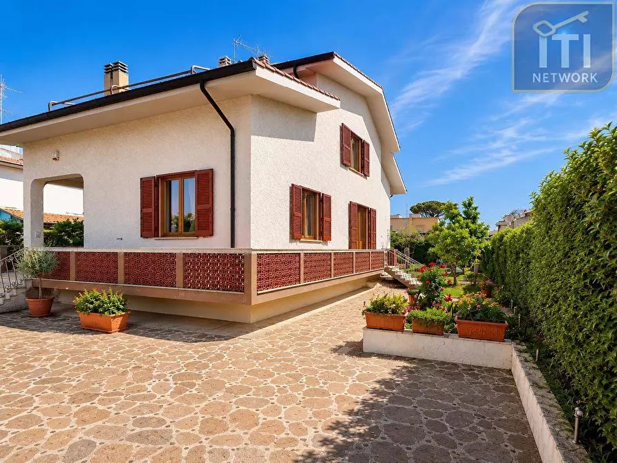 Immagine 16 di Villa in vendita  in via tanaro 91 a Ardea