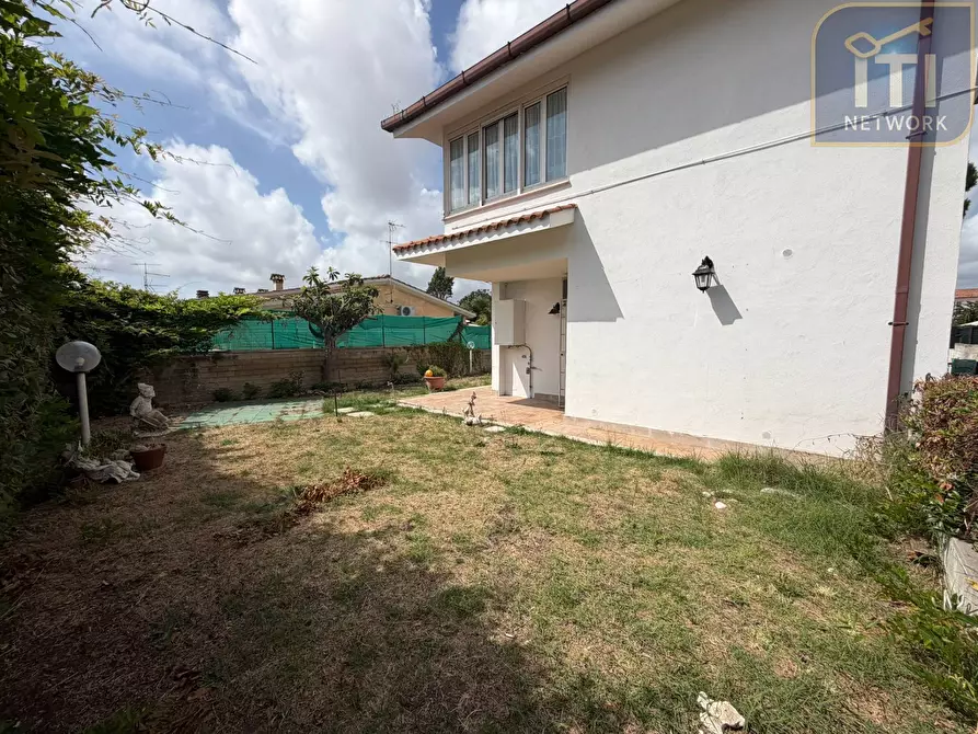Immagine 4 di Villa in vendita  in Via Tagliamento a Ardea