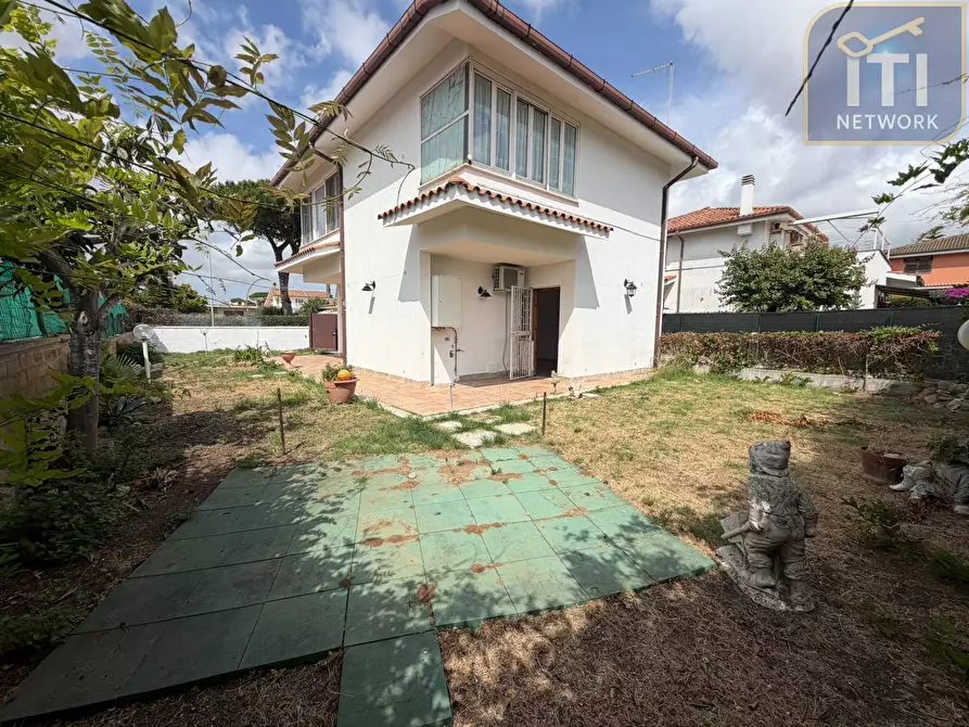 Immagine 3 di Villa in vendita  in Via Tagliamento a Ardea