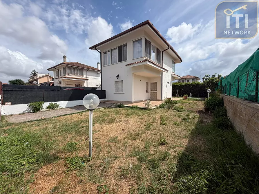 Immagine 1 di Villa in vendita  in Via Tagliamento a Ardea