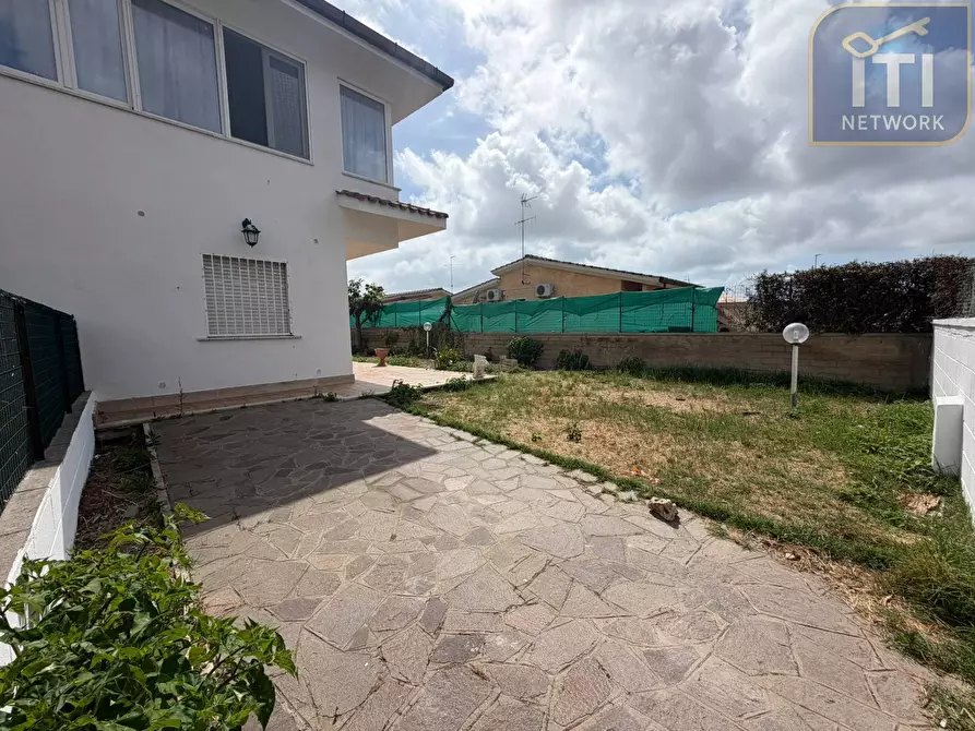 Immagine 2 di Villa in vendita  in Via Tagliamento a Ardea