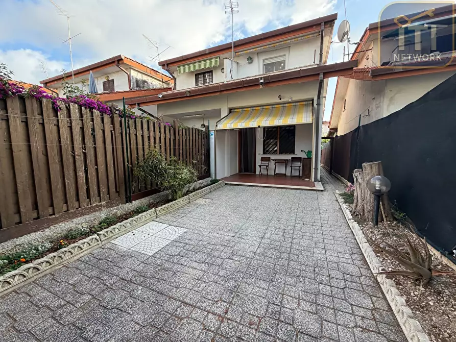 Immagine 2 di Villetta a schiera in vendita  in Viale Piave a Ardea