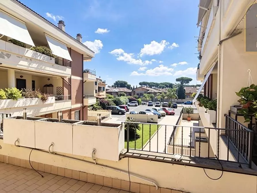 Immagine 3 di Appartamento in vendita  in Via Domenico Ceccarossi a Roma
