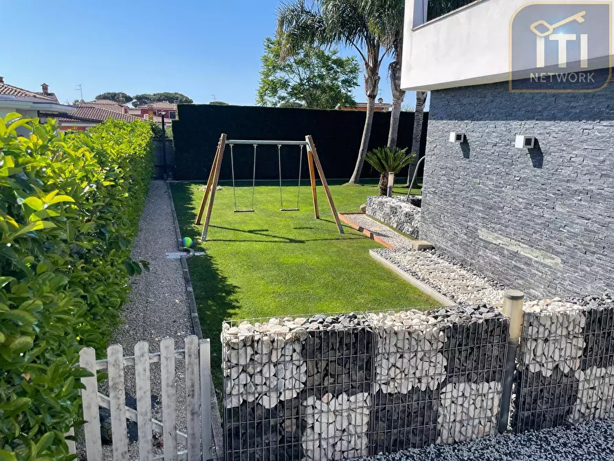 Immagine 3 di Villa in vendita  in via venere a Anzio