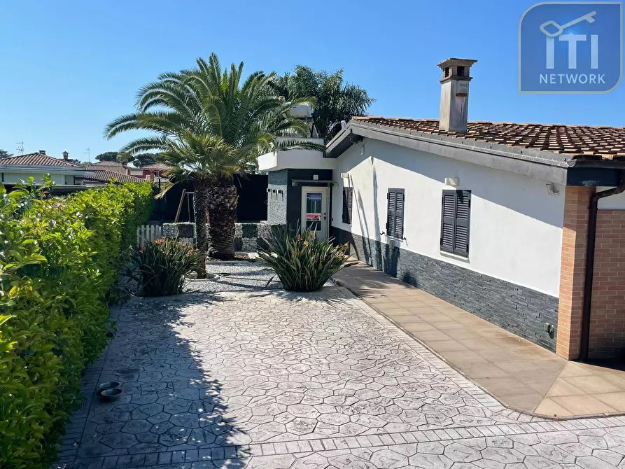 Immagine 6 di Villa in vendita  in via venere a Anzio