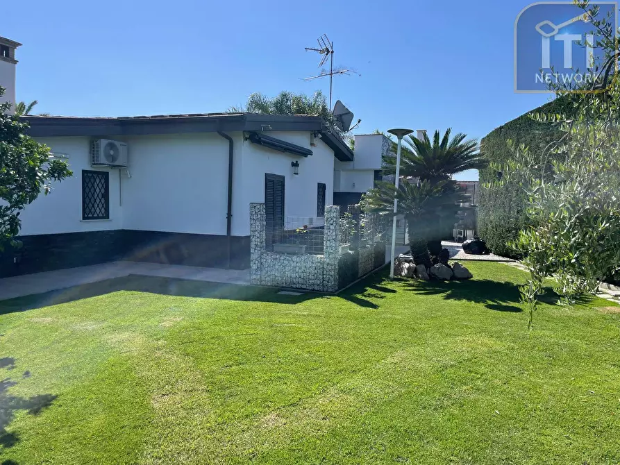 Immagine 9 di Villa in vendita  in via venere a Anzio