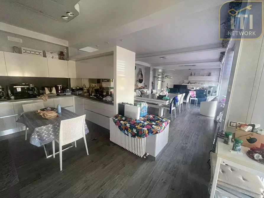 Immagine 12 di Villa in vendita  in via venere a Anzio