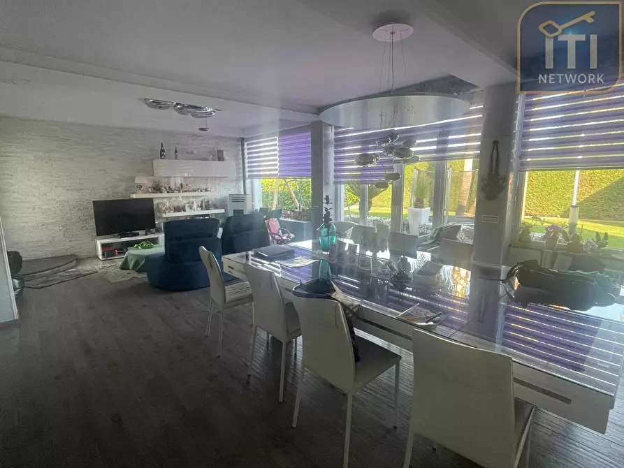 Immagine 13 di Villa in vendita  in via venere a Anzio