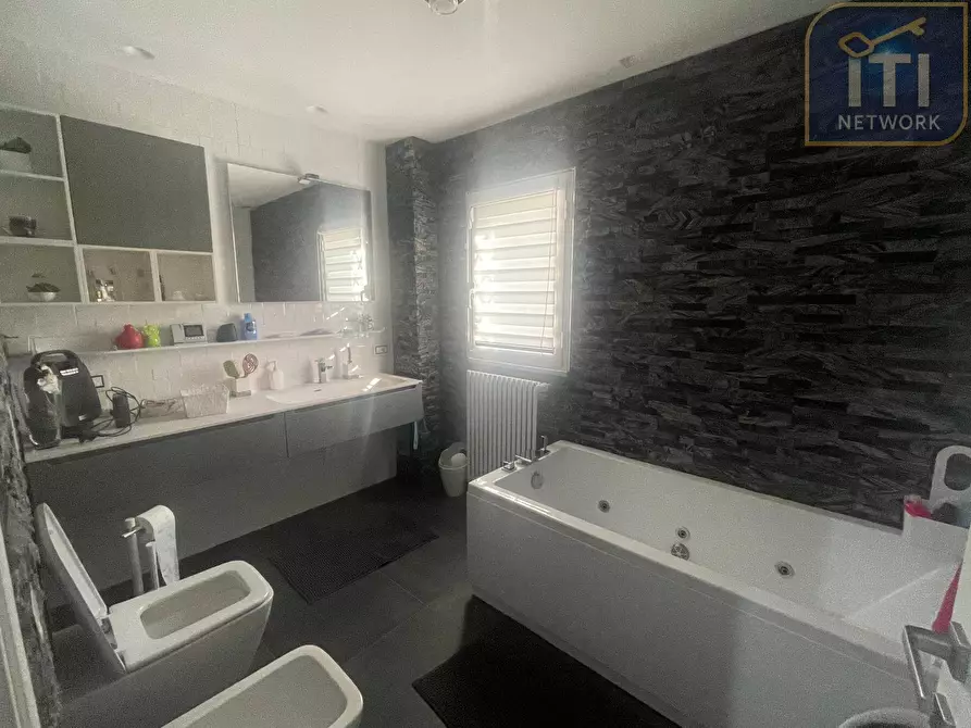 Immagine 20 di Villa in vendita  in via venere a Anzio