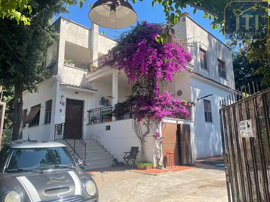 Immagine 1 di Villa in vendita  in via delle petunie a Anzio