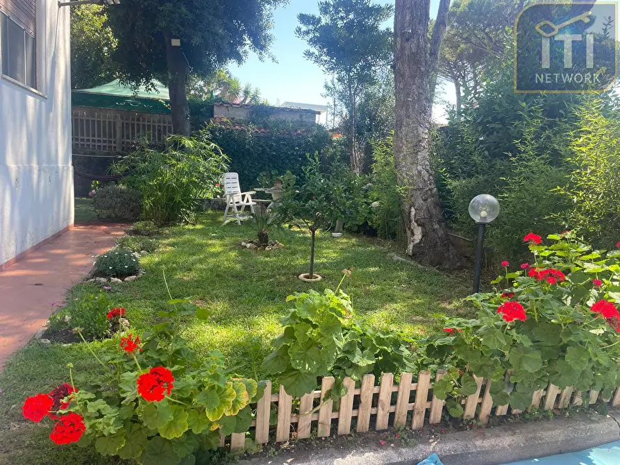 Immagine 5 di Villa in vendita  in via delle petunie a Anzio