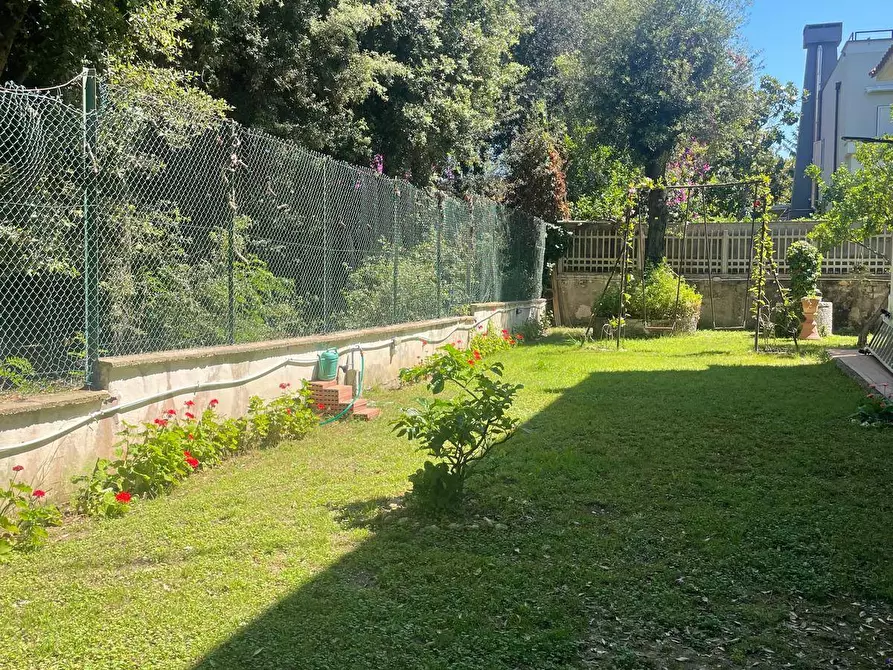 Immagine 6 di Villa in vendita  in via delle petunie a Anzio