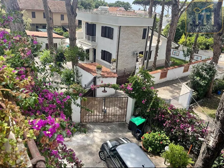 Immagine 12 di Villa in vendita  in via delle petunie a Anzio