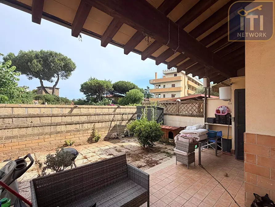 Immagine 2 di Villa in vendita  in Via Scrivia a Ardea