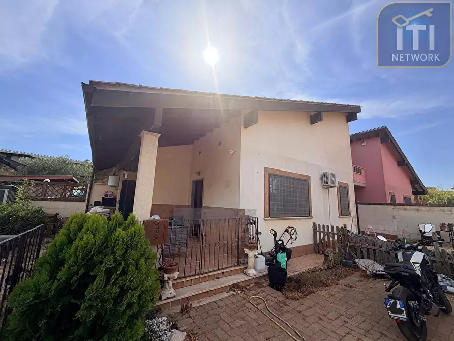 Immagine 1 di Villa in vendita  in Via Scrivia a Ardea