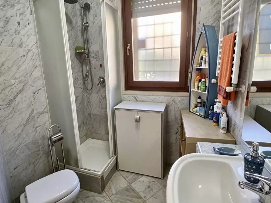 Immagine 14 di Appartamento in vendita  in Via Isole Del Capo Verde 99 a Roma