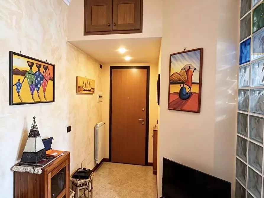 Immagine 2 di Appartamento in vendita  in Via Isole Del Capo Verde 99 a Roma