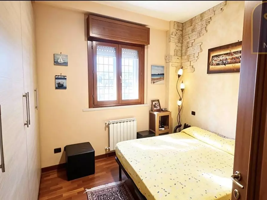 Immagine 10 di Appartamento in vendita  in Via Isole Del Capo Verde 99 a Roma