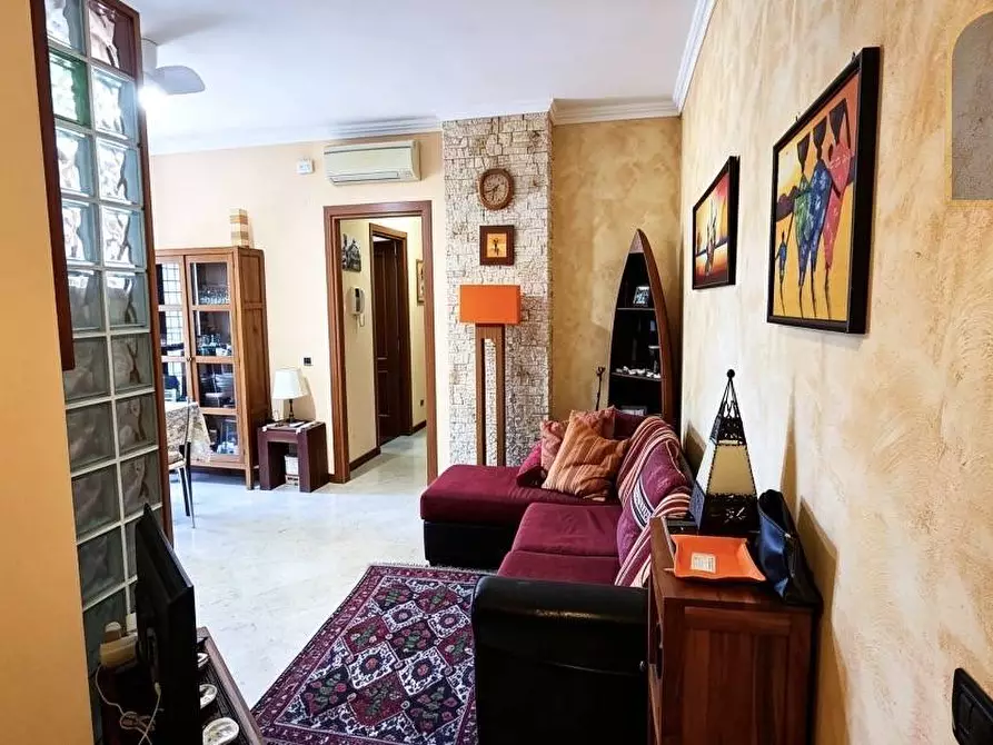 Immagine 3 di Appartamento in vendita  in Via Isole Del Capo Verde 99 a Roma