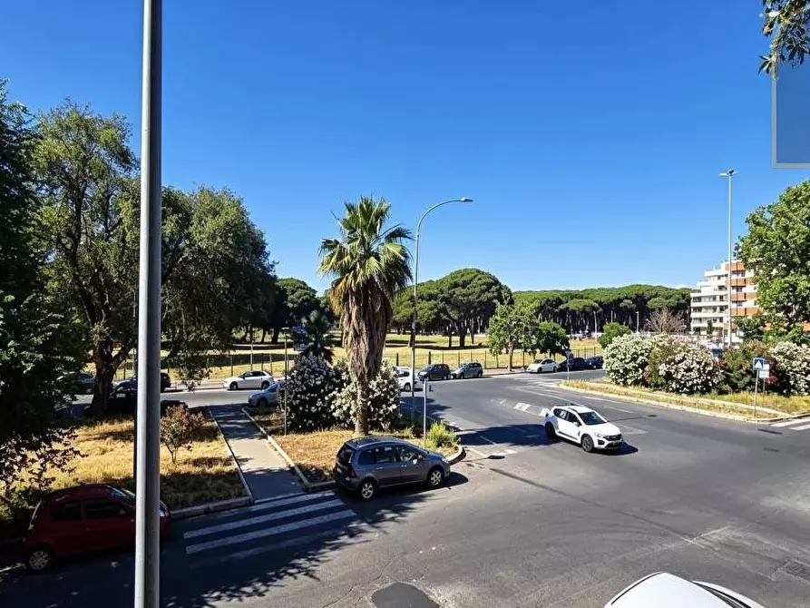 Immagine 11 di Appartamento in vendita  in Via Isole Del Capo Verde 99 a Roma