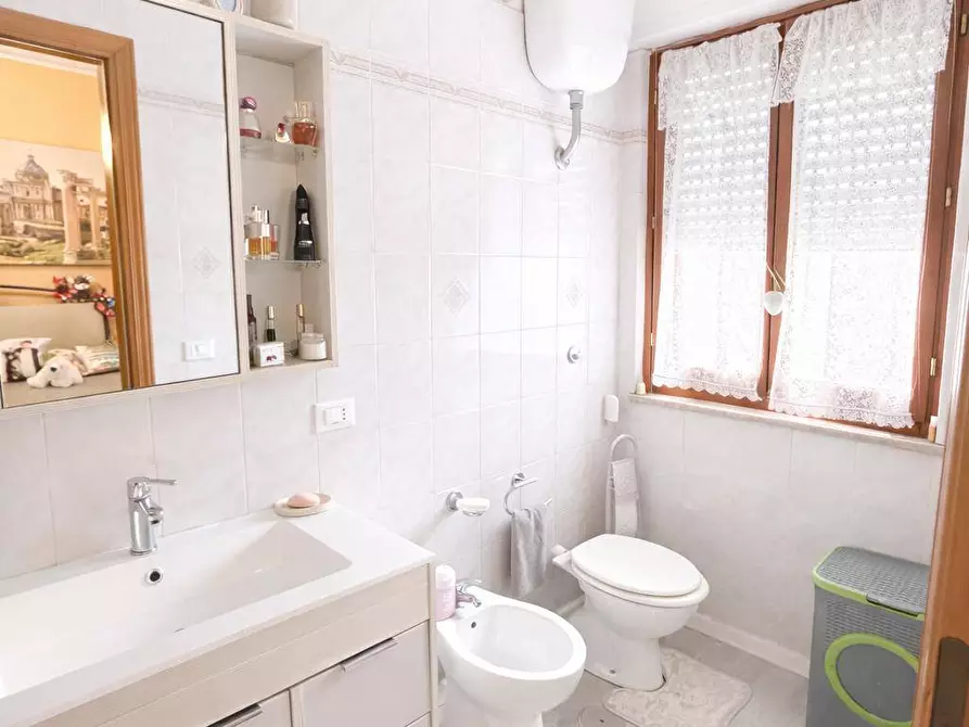 Immagine 13 di Appartamento in vendita  in via Verzino 14 a Roma
