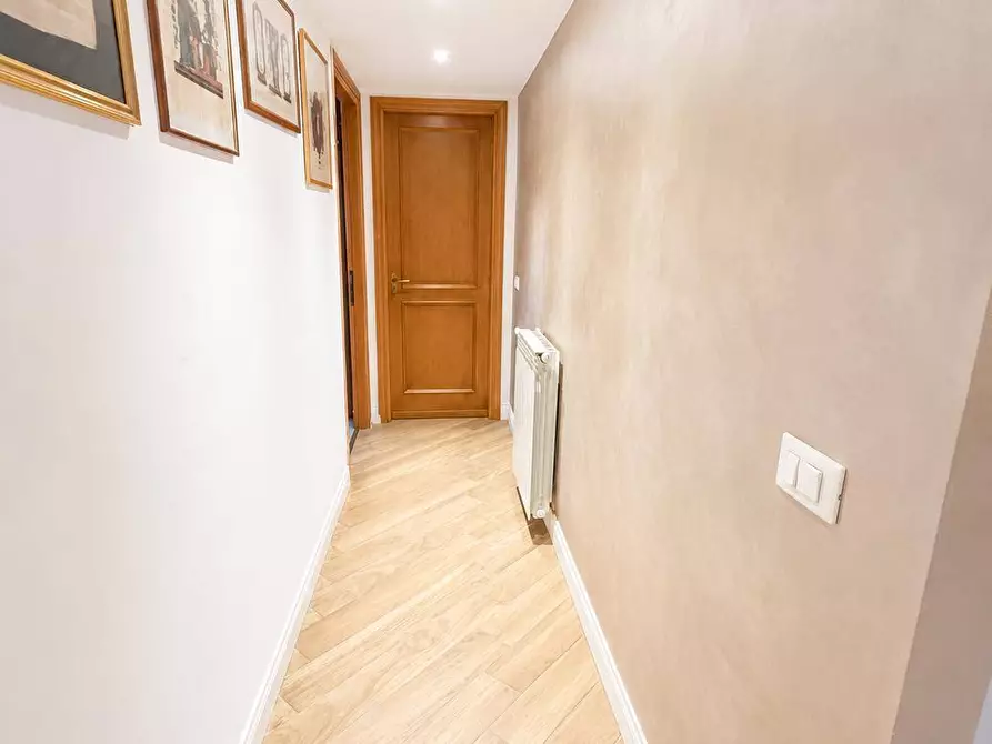 Immagine 15 di Appartamento in vendita  in via Verzino 14 a Roma