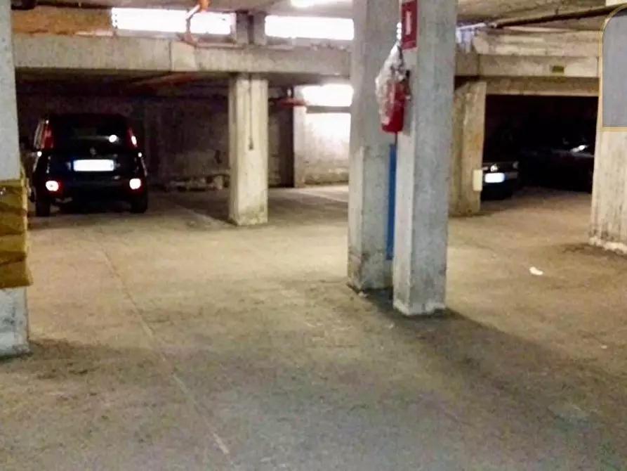 Immagine 3 di Box auto in affitto  in Viale Dei Promontori N 446/B18 a Roma