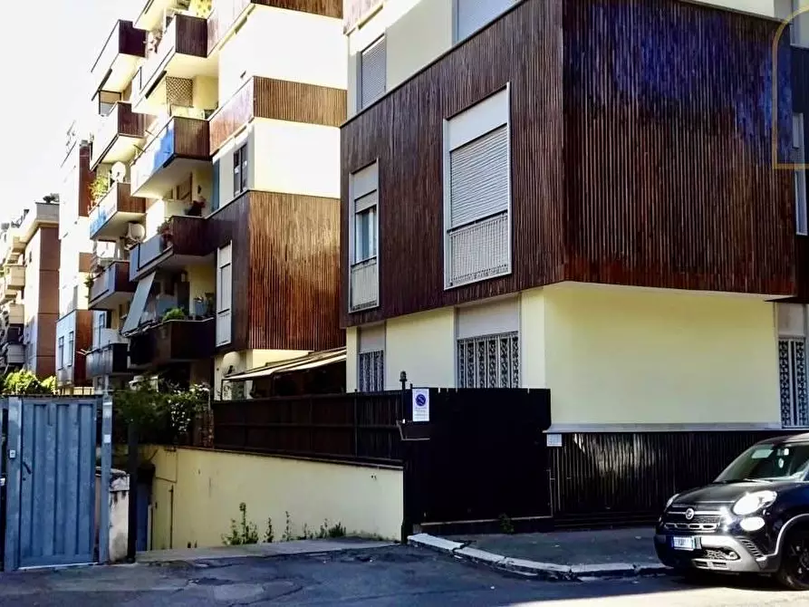 Immagine 1 di Box auto in affitto  in Viale Dei Promontori N 446/B18 a Roma
