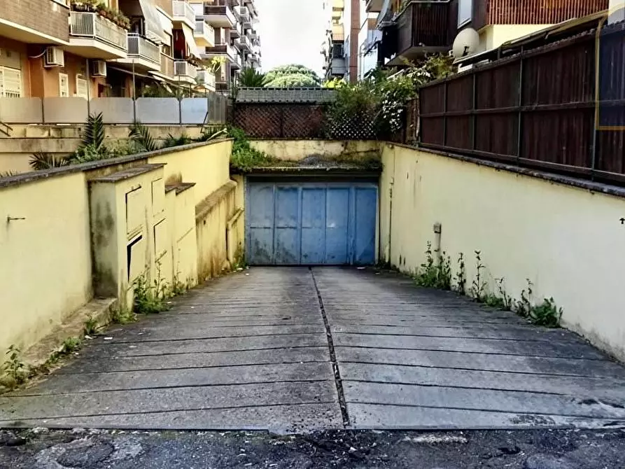 Immagine 2 di Box auto in affitto  in Viale Dei Promontori N 446/B18 a Roma