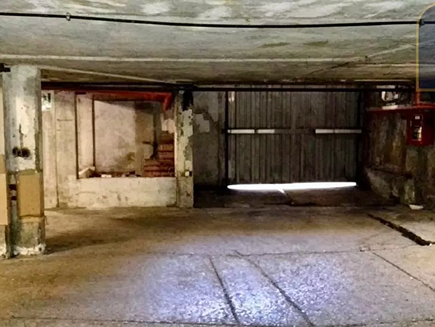 Immagine 4 di Box auto in affitto  in Viale Dei Promontori N 446/B18 a Roma
