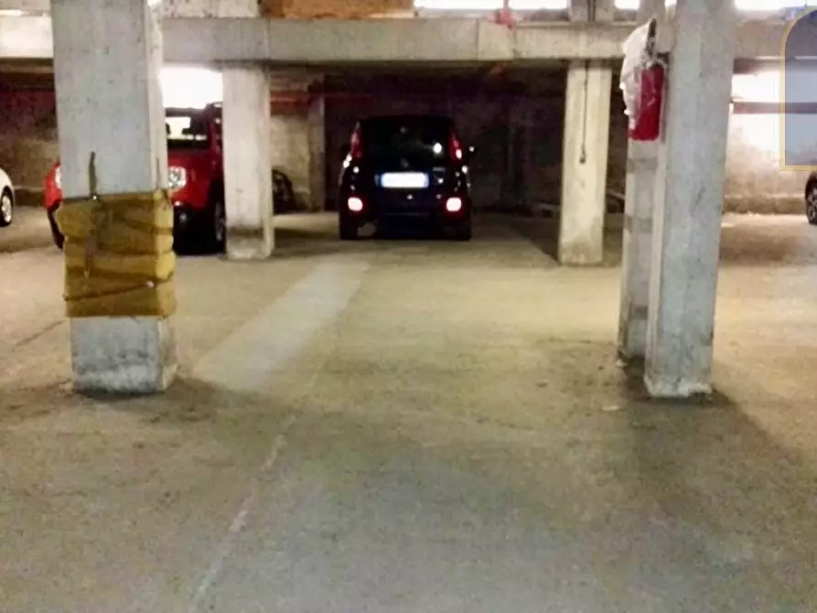 Immagine 6 di Box auto in affitto  in Viale Dei Promontori N 446/B18 a Roma