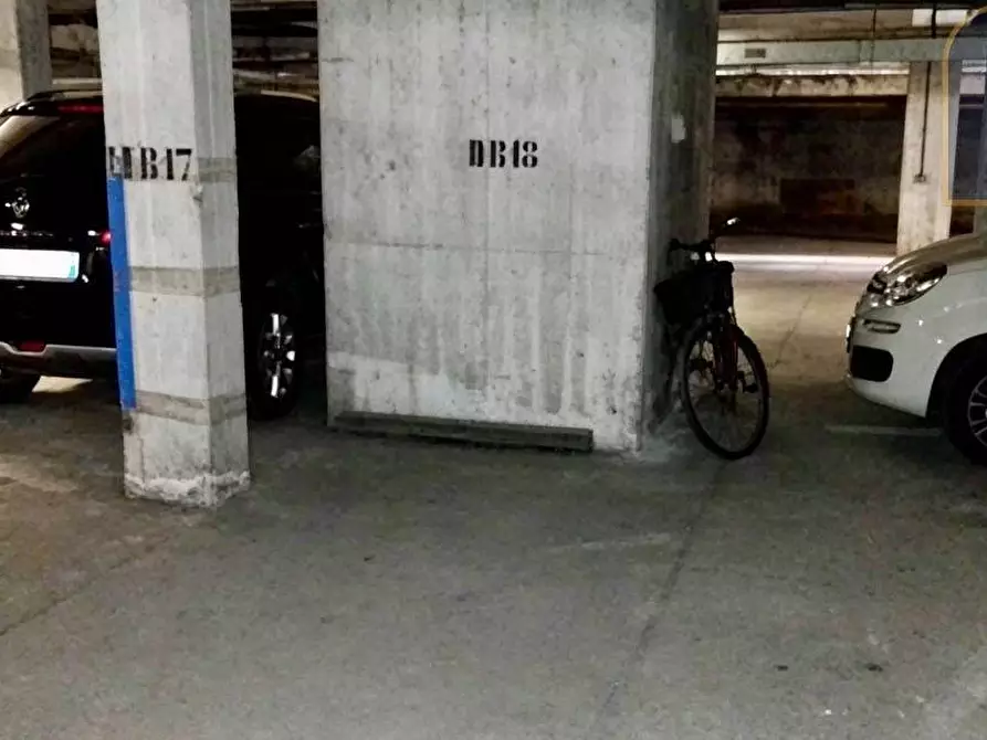 Immagine 7 di Box auto in affitto  in Viale Dei Promontori N 446/B18 a Roma