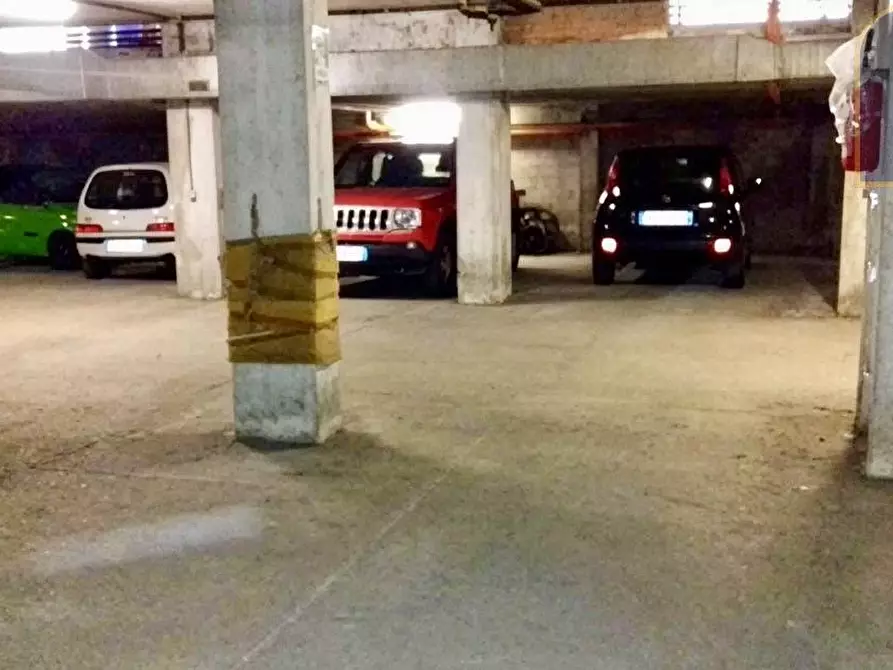 Immagine 8 di Box auto in affitto  in Viale Dei Promontori N 446/B18 a Roma