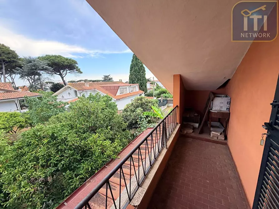 Immagine 38 di Villa in vendita  in Via Delle Acacie a Ardea