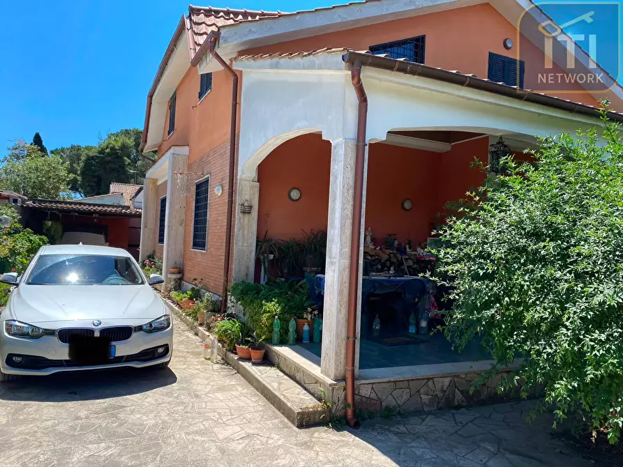 Immagine 3 di Villa in vendita  in Via Delle Acacie a Ardea