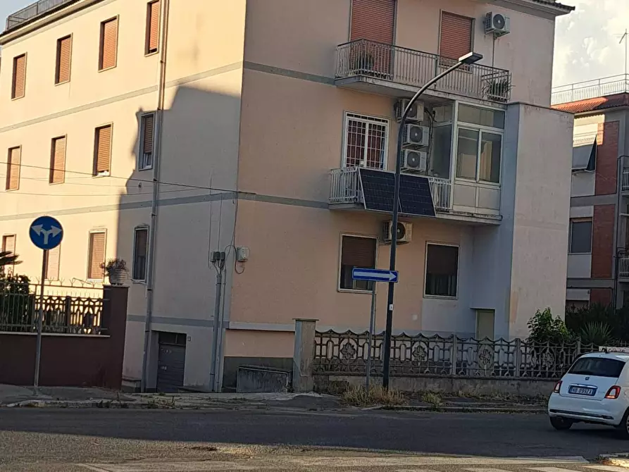 Immagine 1 di Appartamento in vendita  in via Leonardo da Vinci a Aprilia