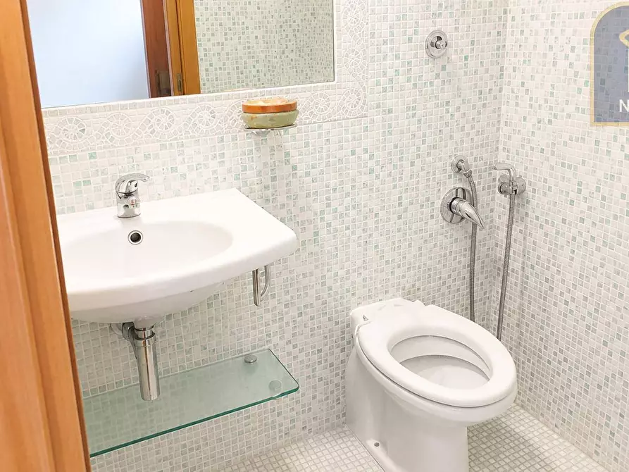 Immagine 11 di Attico in vendita  in Via Fabiano Landi a Roma