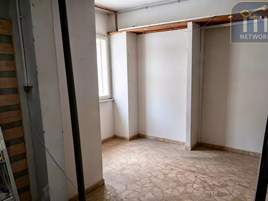 Immagine 3 di Negozio in affitto  in Viale della Stella Polare a Roma