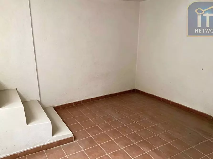 Immagine 6 di Negozio in affitto  in Viale della Stella Polare a Roma
