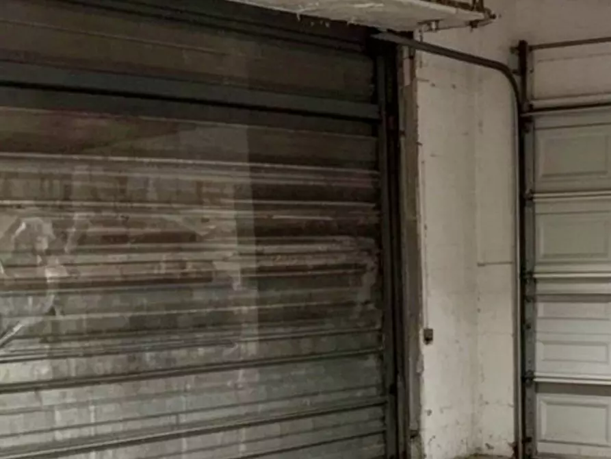 Immagine 9 di Negozio in affitto  in Viale della Stella Polare a Roma