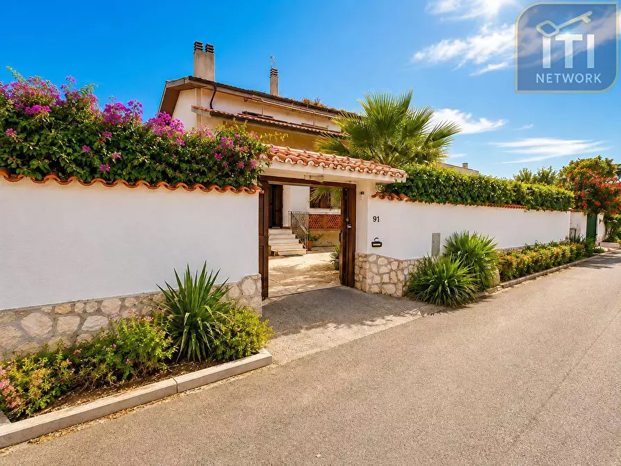 Immagine 1 di Villa in vendita  in via tanaro 91 a Ardea