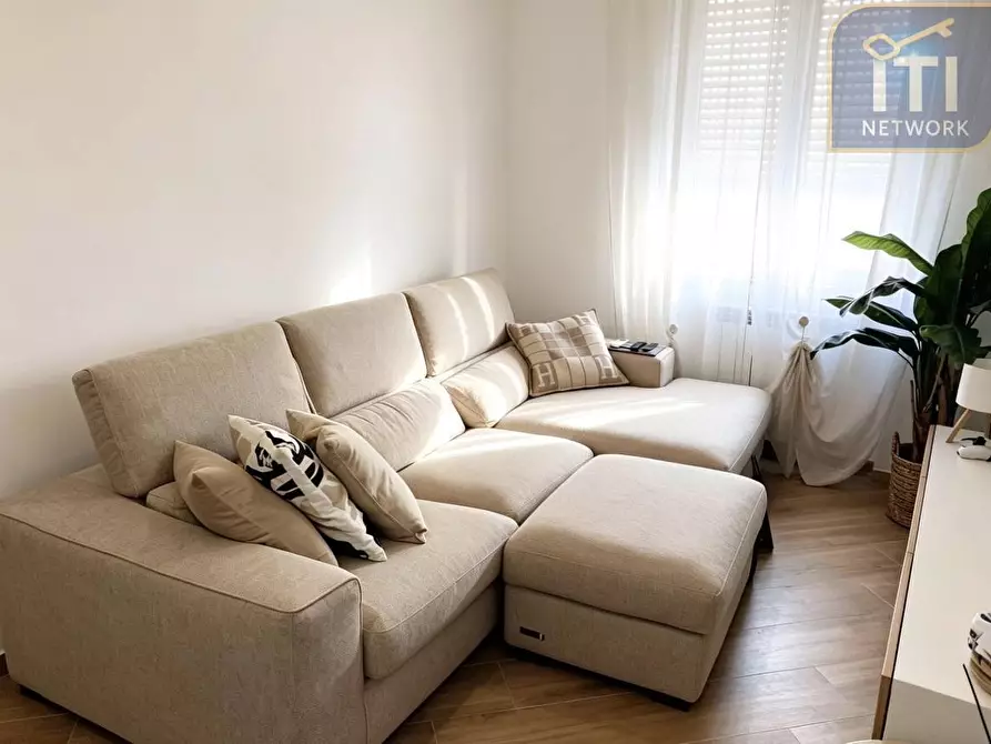Immagine 3 di Appartamento in vendita  in Viale Vasco De Gama 84 a Roma