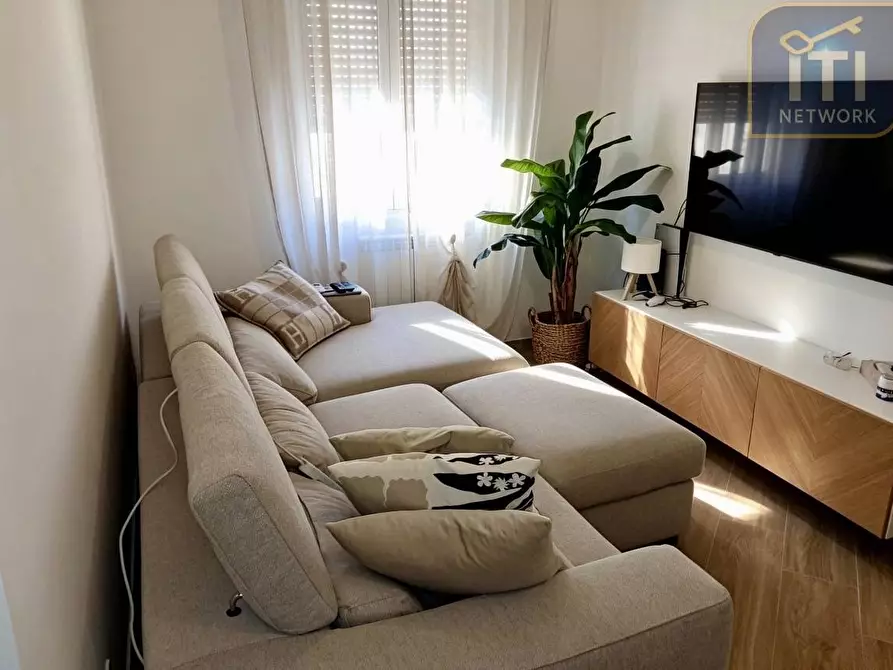 Immagine 4 di Appartamento in vendita  in Viale Vasco De Gama 84 a Roma