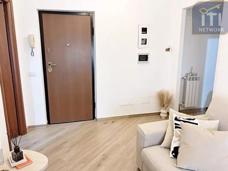 Immagine 2 di Appartamento in vendita  in Viale Vasco De Gama 84 a Roma