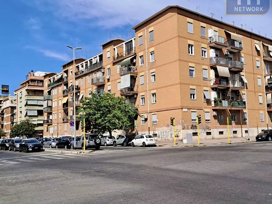 Immagine 1 di Appartamento in vendita  in Viale Vasco De Gama 84 a Roma